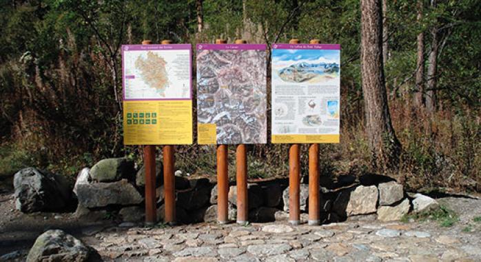 panneaux d’informations du Parc national des Écrins
