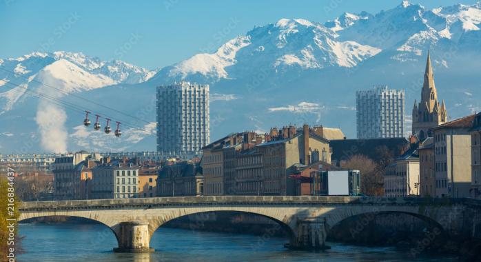 Ville de Grenoble © Adobe Stock