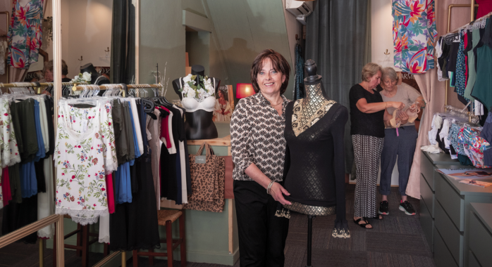 Françoise Sarra-Gallet dans sa boutique à Villard-de-Lans © E. Tolwinska