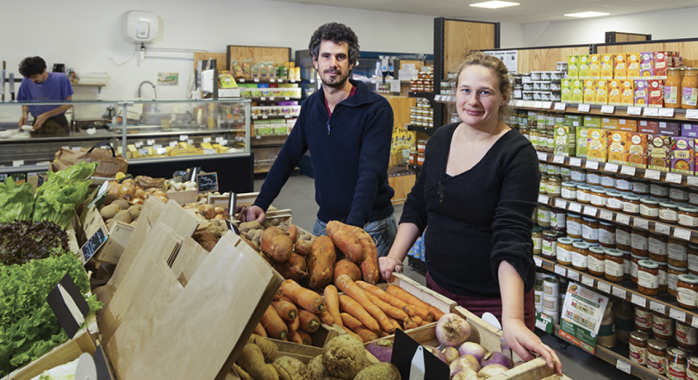 Pauline Voyard et Robin Eymery, gérants des Halles de Chartreuse © J.-M. Blache