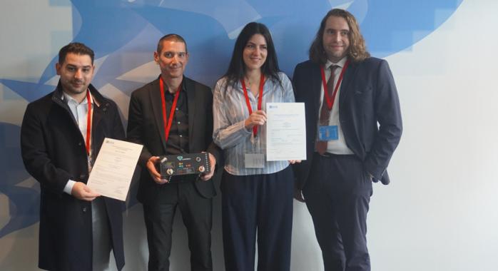 Maxime Di Meglio (directeur général), Luc Pouyadou (directeur technique), Florence Robin (PDG) et Aurélien Gilbert (directeur général adjoint) lors de la remise officielle de la certification, le 30 septembre 2024. 