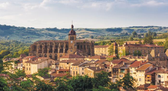 Saint-Antoine-l’Abbaye, en lice pour devenir le village préféré des Français 2025