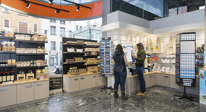 Une vaste offre de produits de l’Isère est disponible dans la nouvelle boutique agrandie.