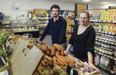 Pauline Voyard et Robin Eymery, gérants des Halles de Chartreuse © J.-M. Blache