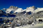 Pour les vacances d’hiver, les massifs isérois (ici, Gresse-en-Vercors) continuent d’attirer skieurs et amoureux de la montagne 